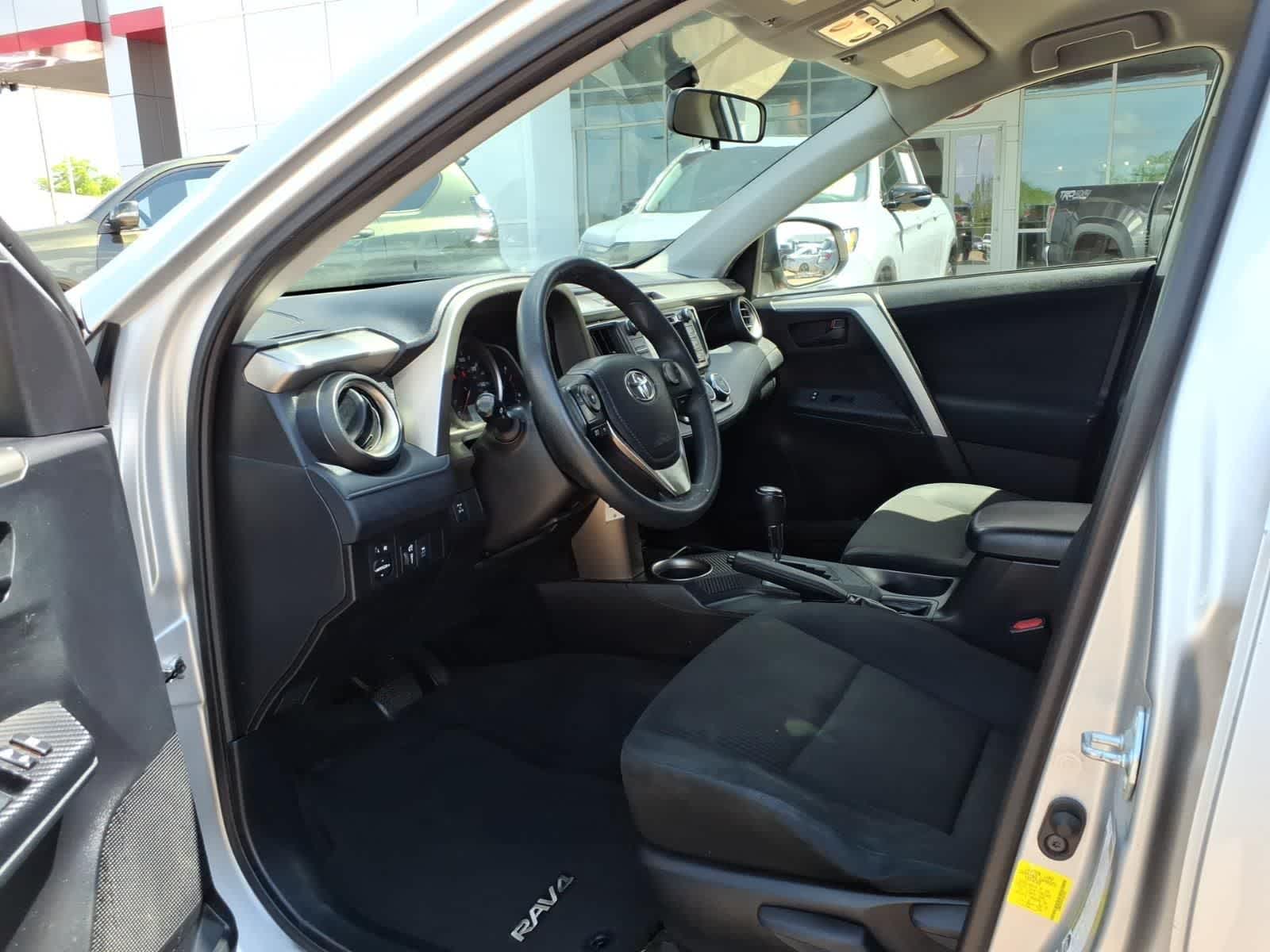 Thumbnail: 2015 Toyota RAV4 - 26