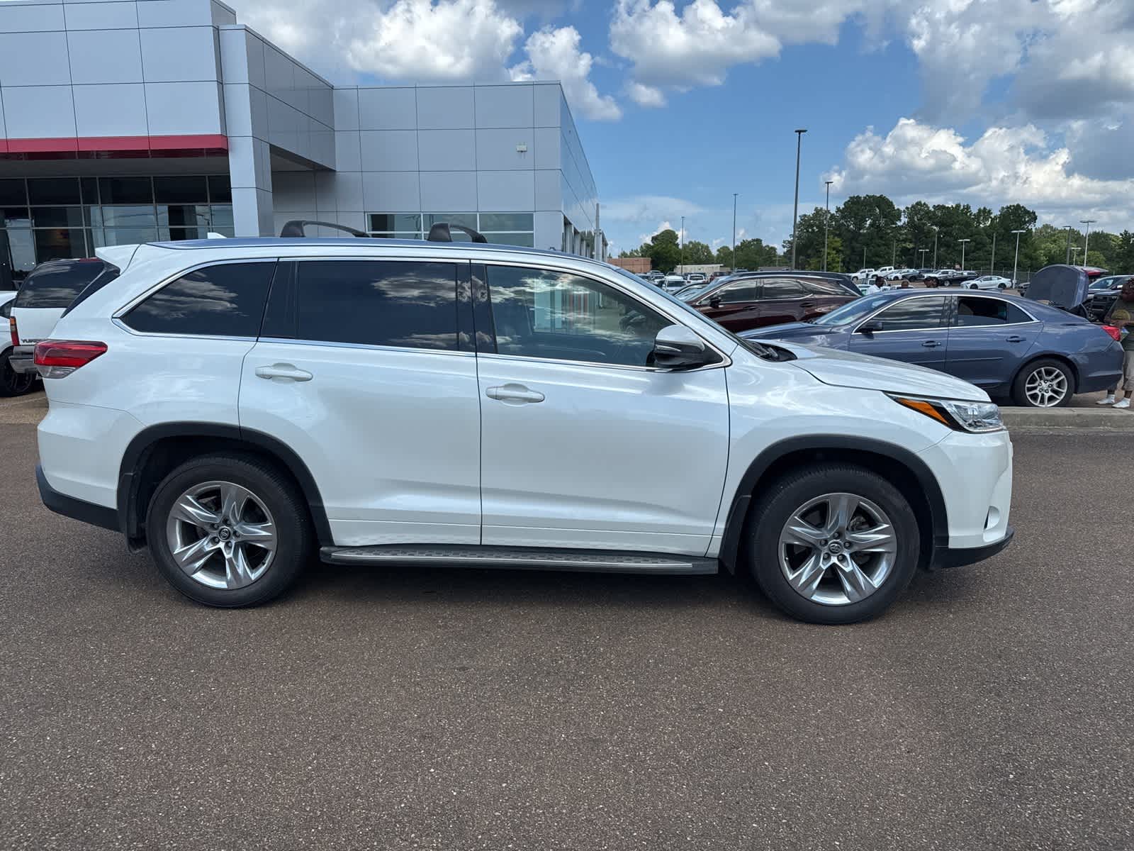 Thumbnail: 2017 Toyota Highlander - 3