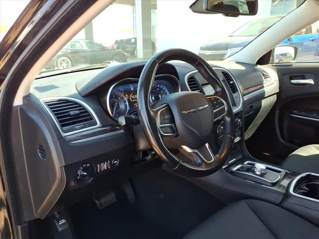 Thumbnail: 2019 Chrysler 300 - 10