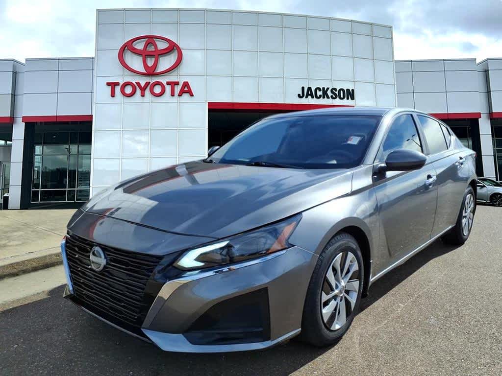 Thumbnail: 2023 Nissan Altima - 1