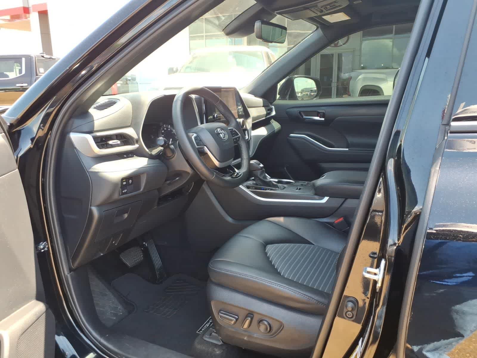 Thumbnail: 2024 Toyota Highlander - 26