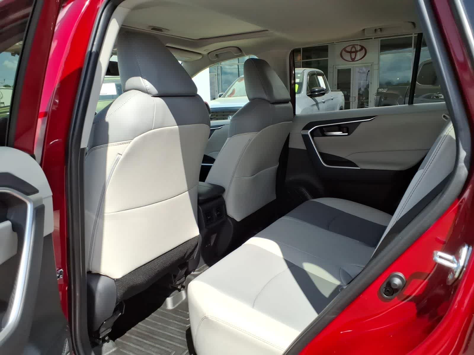 Thumbnail: 2025 Toyota RAV4 - 30