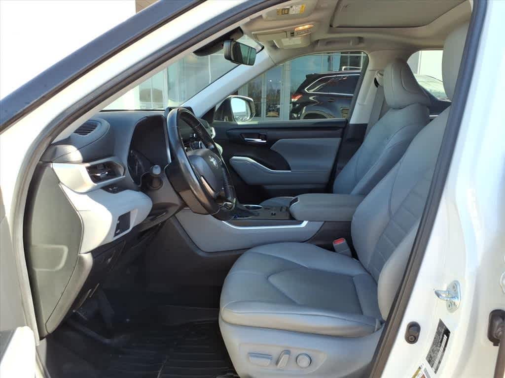 Thumbnail: 2021 Toyota Highlander - 25
