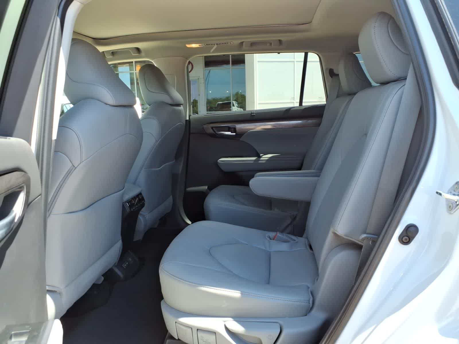 Thumbnail: 2026 Toyota Highlander - 27