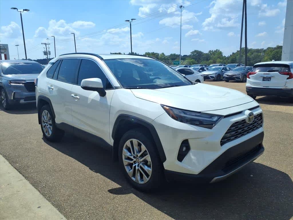 Thumbnail: 2022 Toyota RAV4 - 3