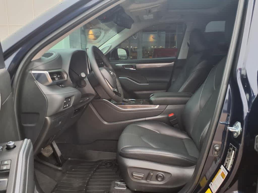 Thumbnail: 2024 Toyota Highlander - 23