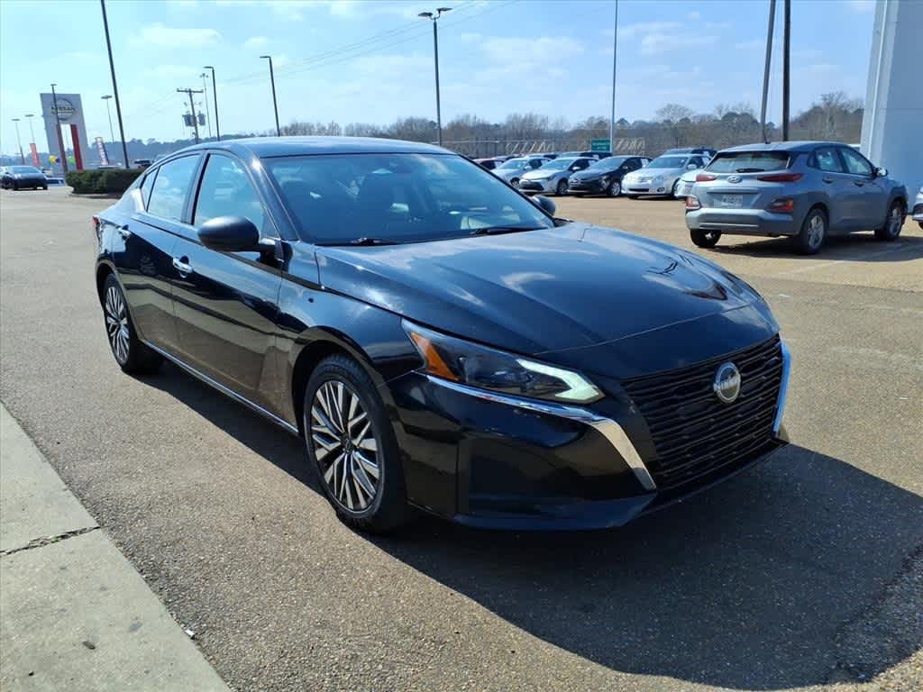 Thumbnail: 2024 Nissan Altima - 3