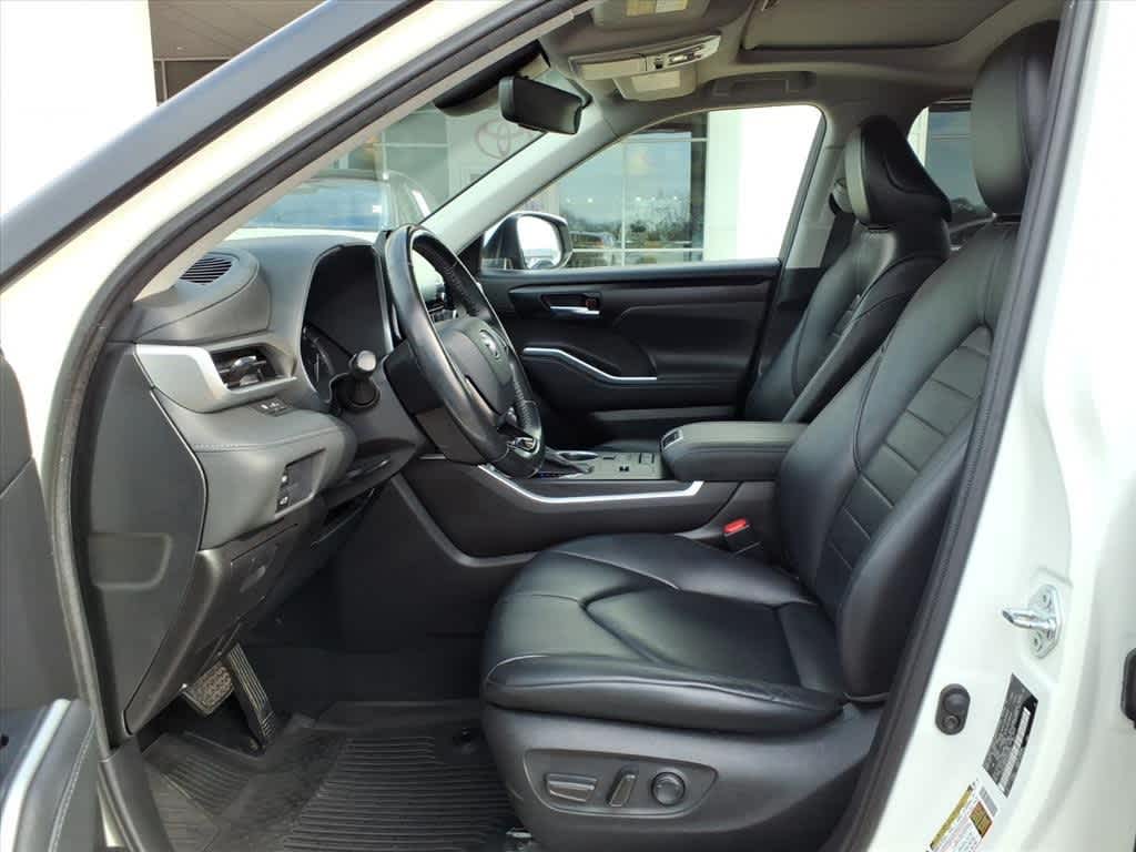 Thumbnail: 2021 Toyota Highlander - 24