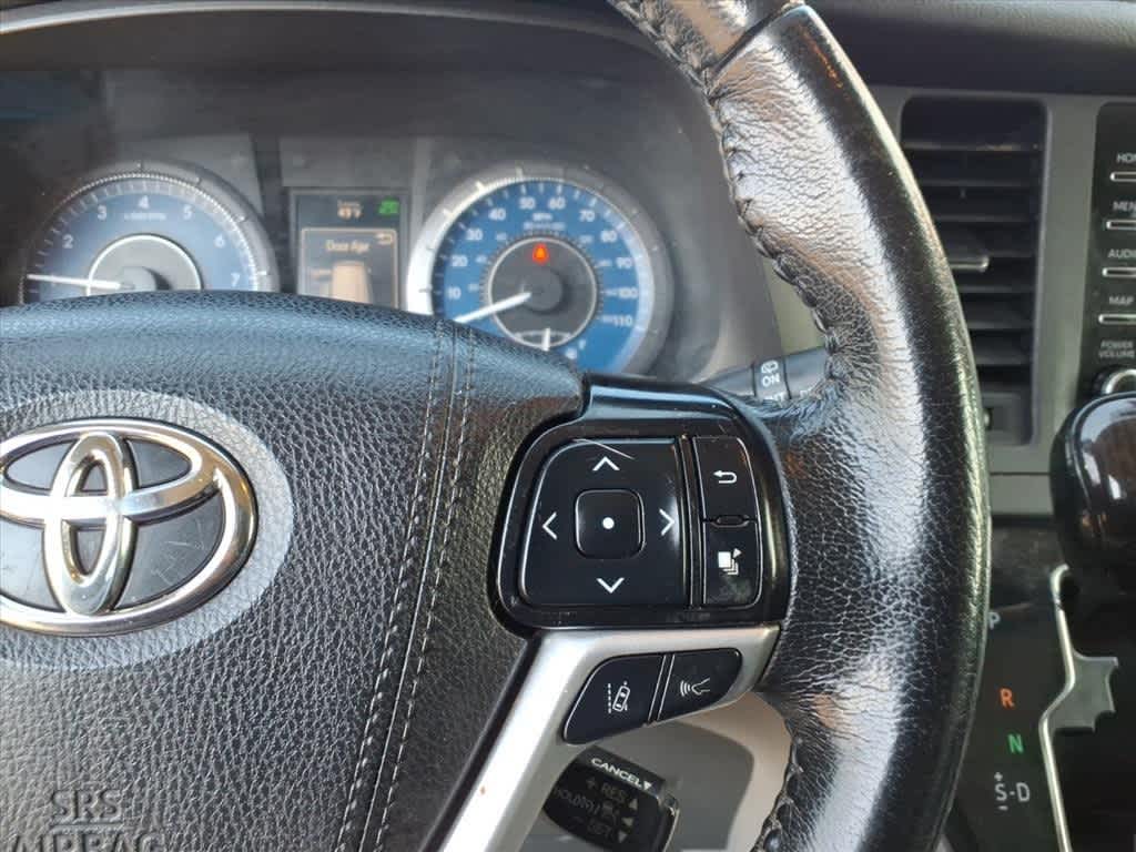 Thumbnail: 2019 Toyota Sienna - 16