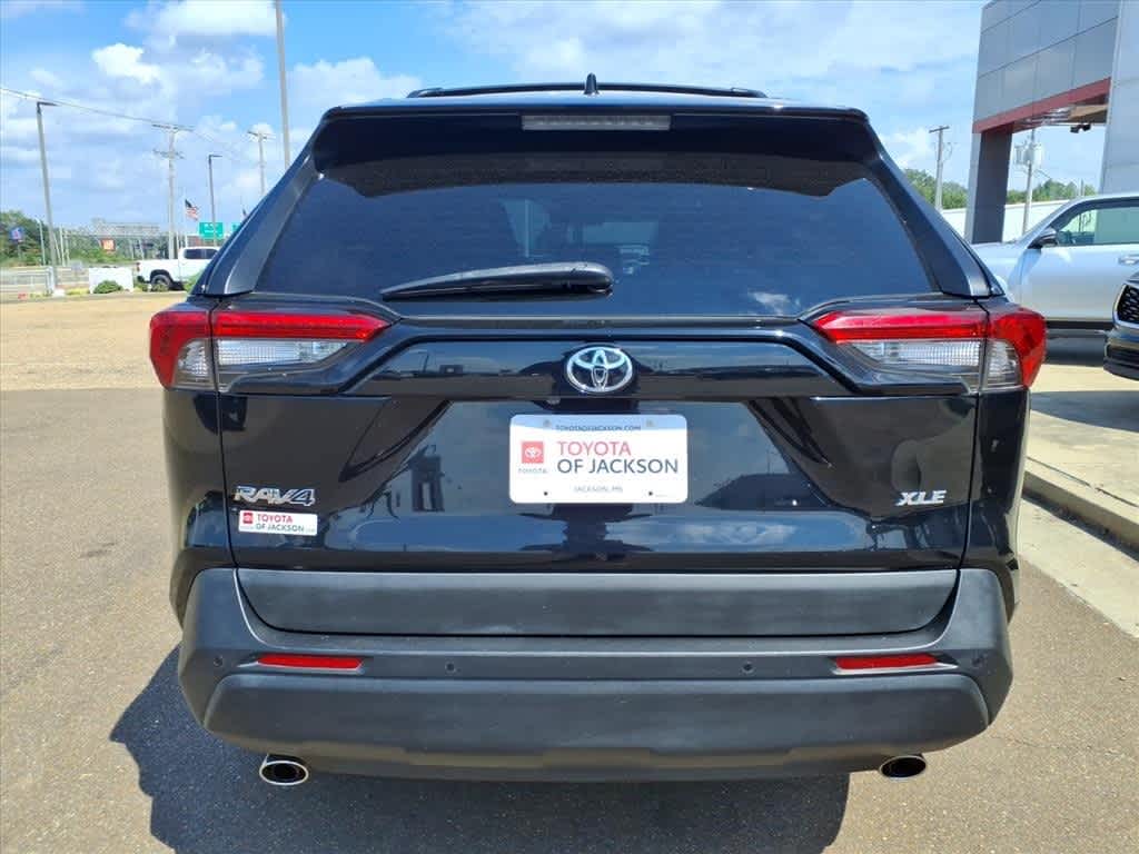 Thumbnail: 2021 Toyota RAV4 - 6