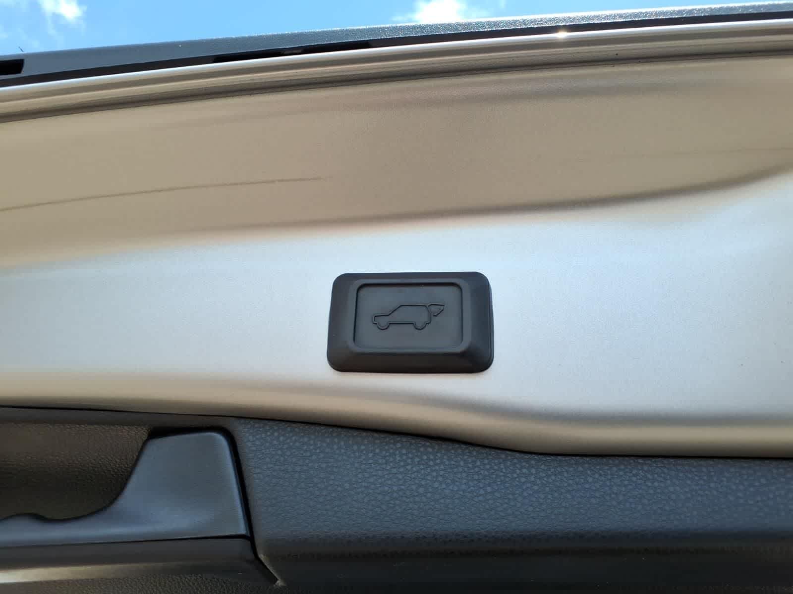 Thumbnail: 2023 Toyota RAV4 - 9