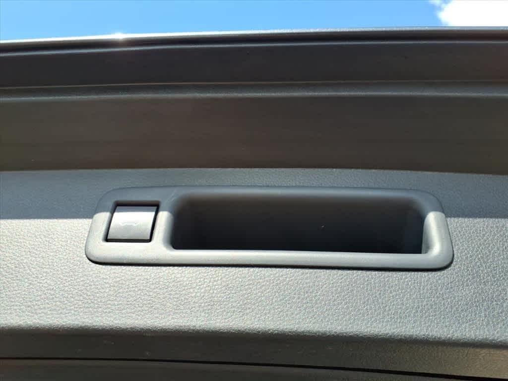 Thumbnail: 2023 Toyota Highlander - 9