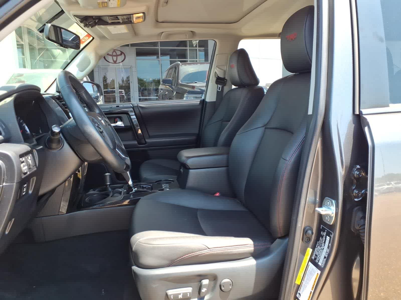 Thumbnail: 2019 Toyota 4Runner - 25