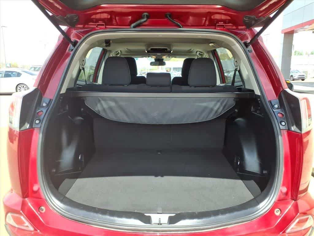 Thumbnail: 2018 Toyota RAV4 - 8