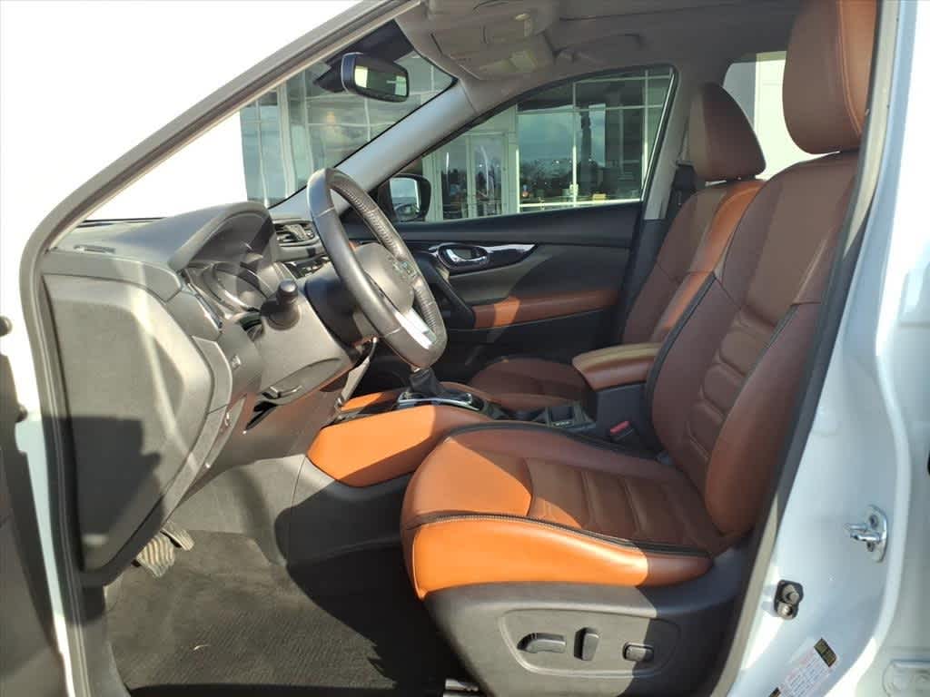 Thumbnail: 2018 Nissan Rogue - 25