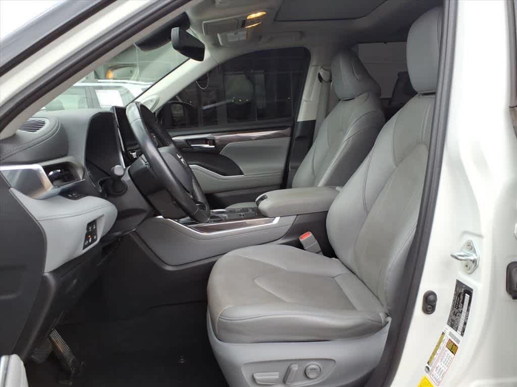 Thumbnail: 2021 Toyota Highlander - 26