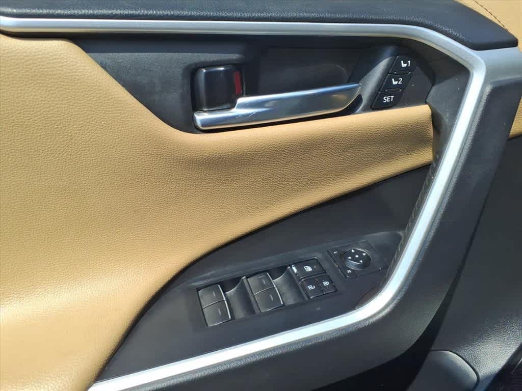 Thumbnail: 2022 Toyota RAV4 - 13