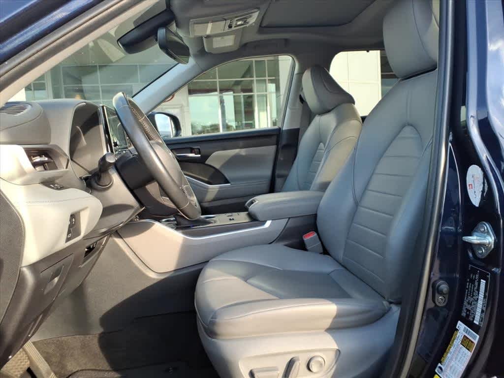 Thumbnail: 2023 Toyota Highlander - 26