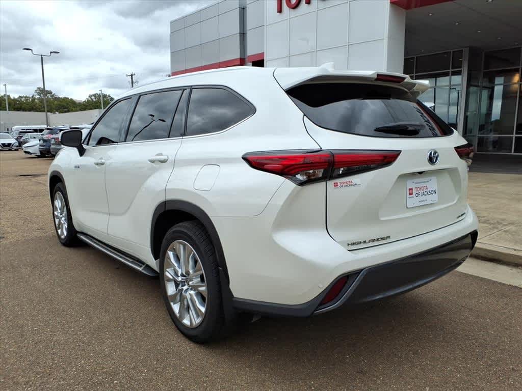 Thumbnail: 2021 Toyota Highlander - 7