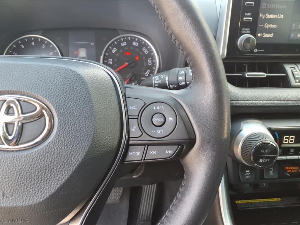 Thumbnail: 2021 Toyota RAV4 - 16