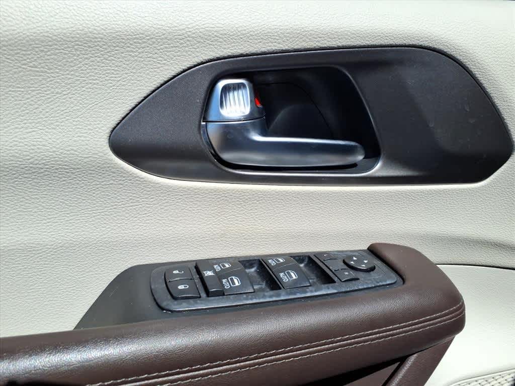 Thumbnail: 2019 Chrysler Pacifica - 13