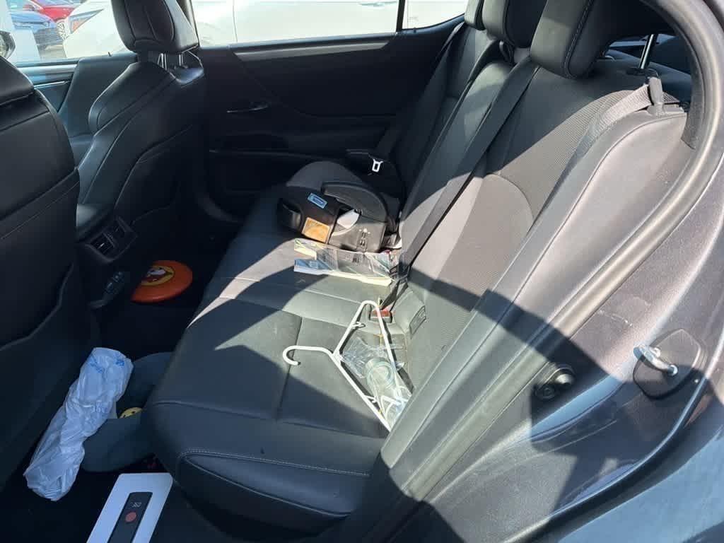 Thumbnail: 2022 Lexus ES - 10