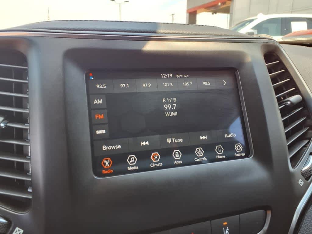 Thumbnail: 2021 Jeep Cherokee - 18