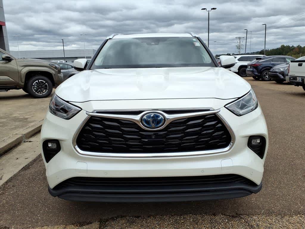 Thumbnail: 2021 Toyota Highlander - 2