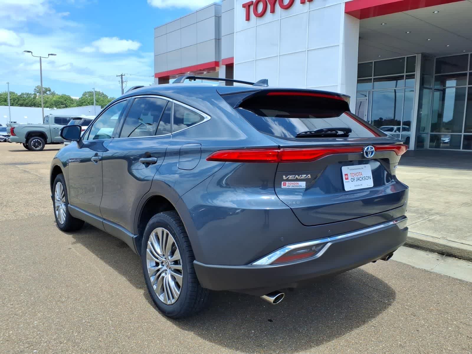 Thumbnail: 2023 Toyota Venza - 7