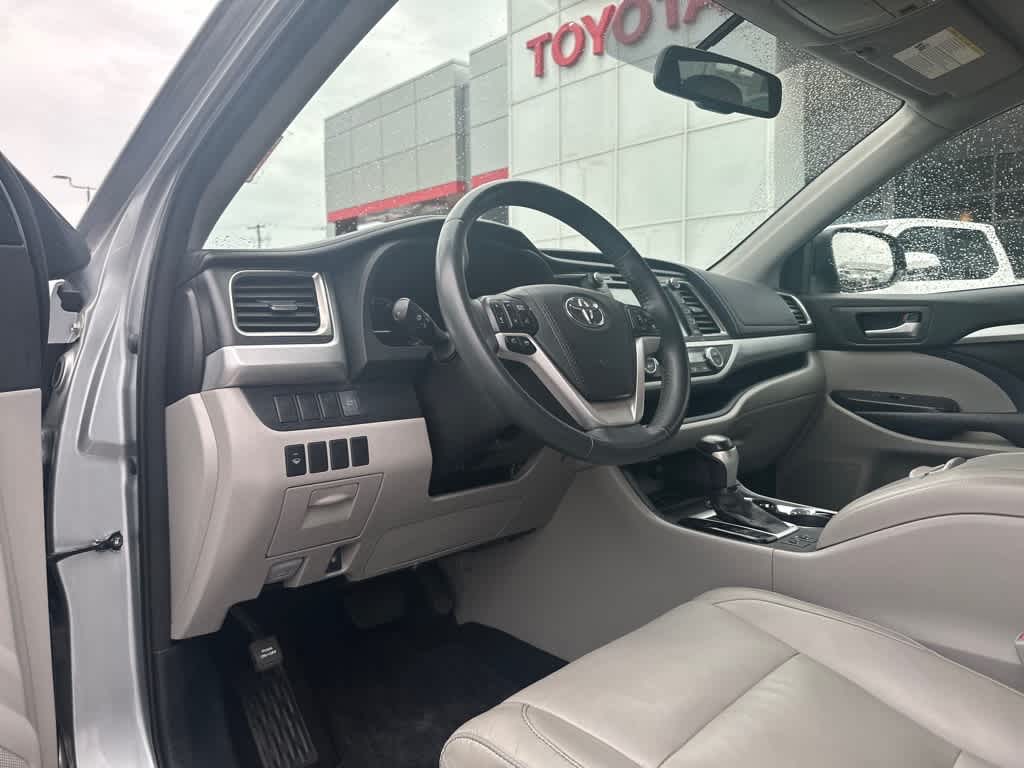 2016 Toyota Highlander XLE 11
