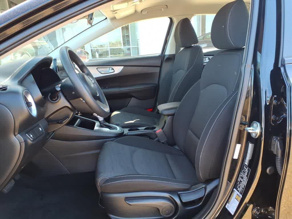 Thumbnail: 2023 Kia Forte - 25