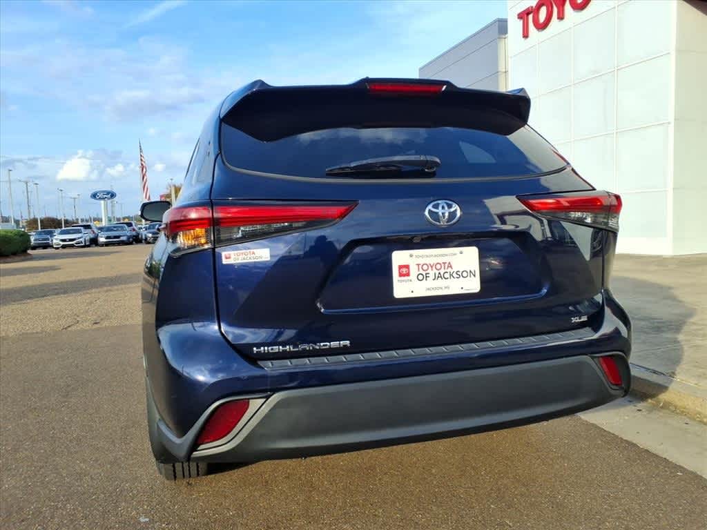 Thumbnail: 2023 Toyota Highlander - 7