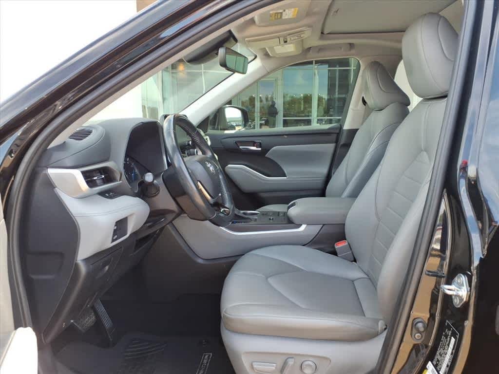 Thumbnail: 2020 Toyota Highlander - 25