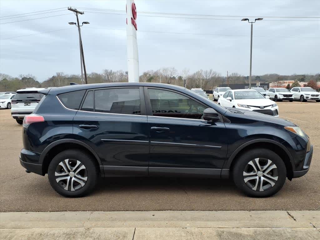 Thumbnail: 2018 Toyota RAV4 - 4