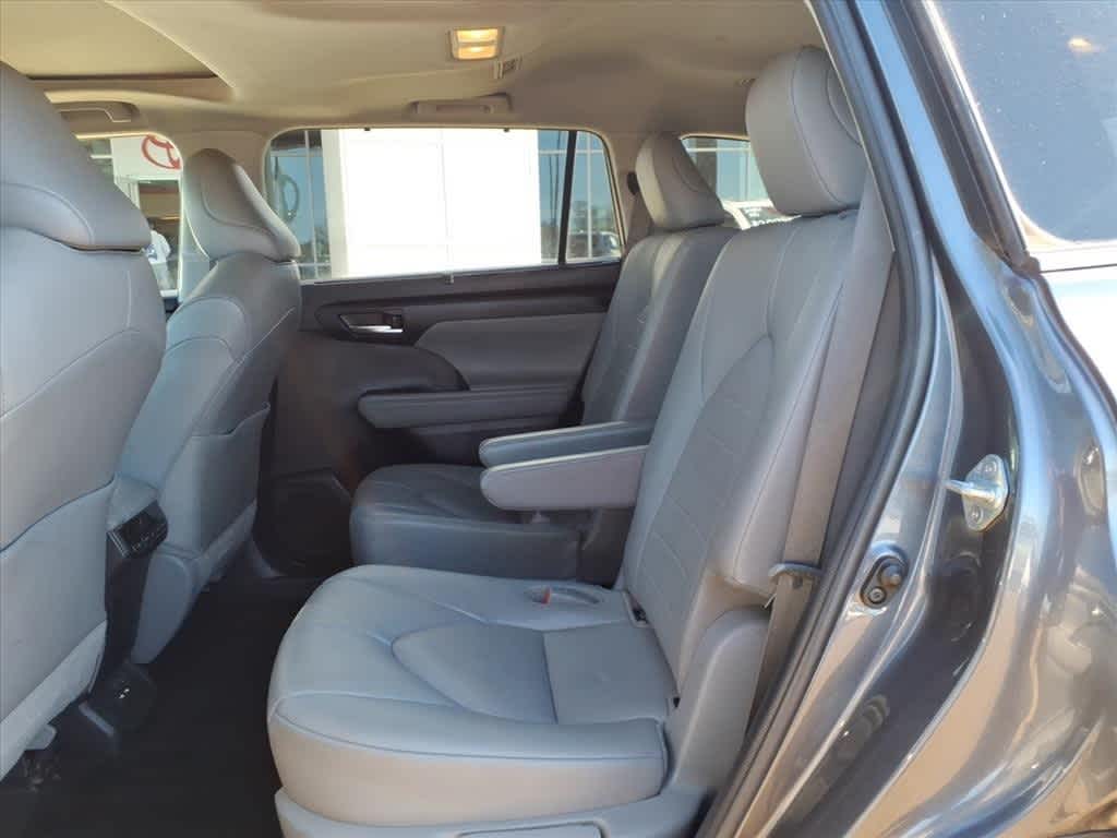 Thumbnail: 2021 Toyota Highlander - 28