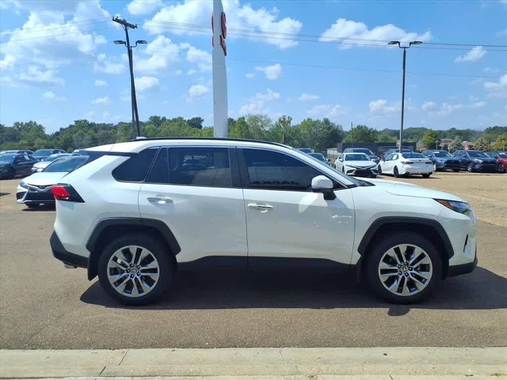 Thumbnail: 2022 Toyota RAV4 - 4