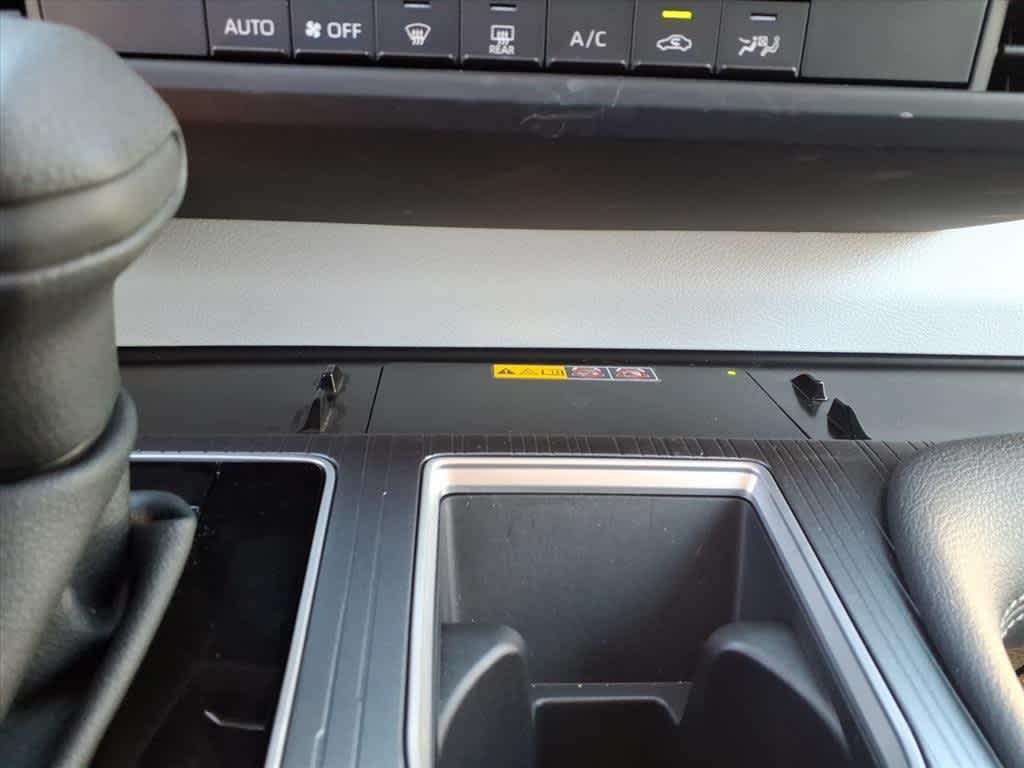 Thumbnail: 2025 Toyota Sienna - 20