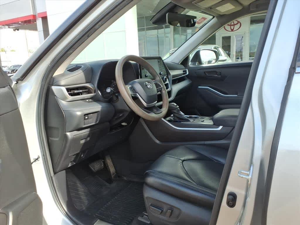 Thumbnail: 2022 Toyota Highlander - 26