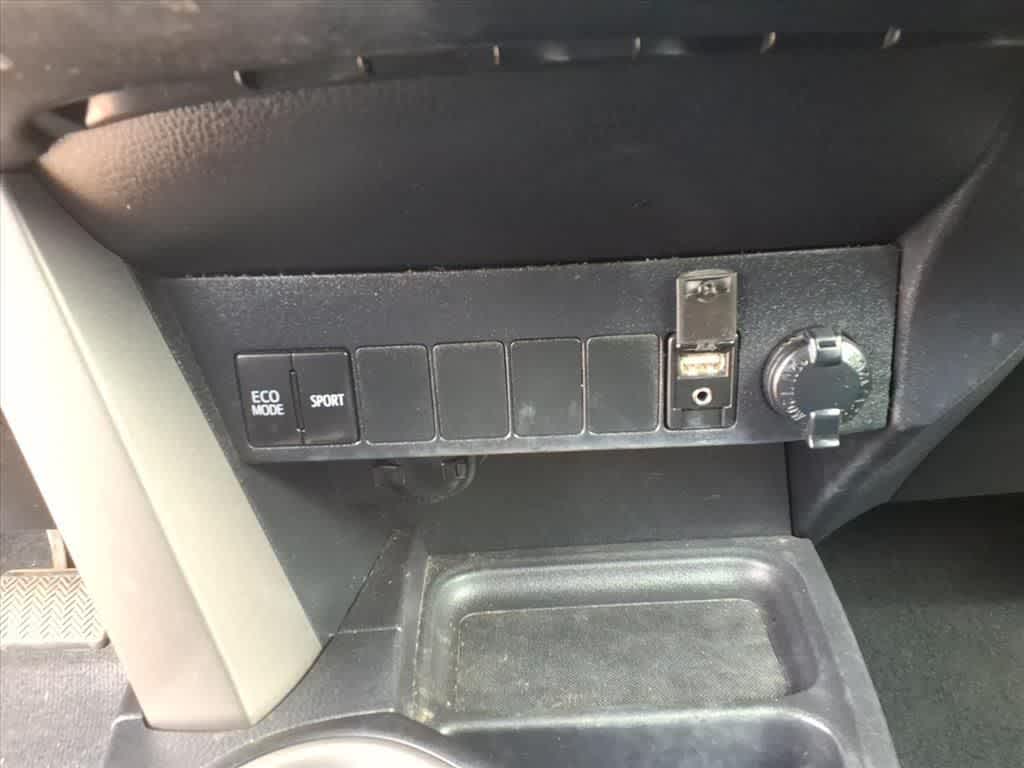 Thumbnail: 2018 Toyota RAV4 - 20