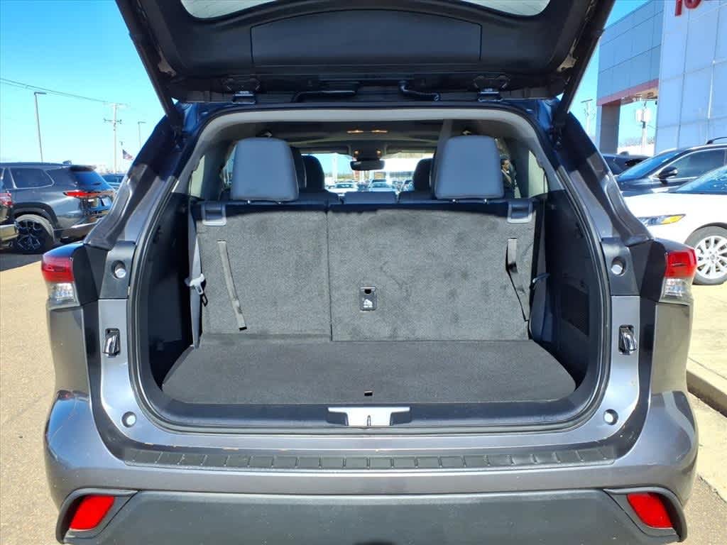 Thumbnail: 2021 Toyota Highlander - 8