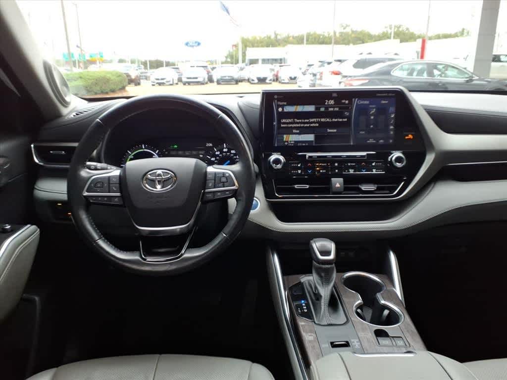 Thumbnail: 2021 Toyota Highlander - 10