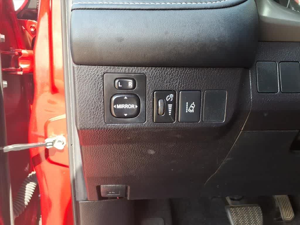 Thumbnail: 2018 Toyota RAV4 - 13