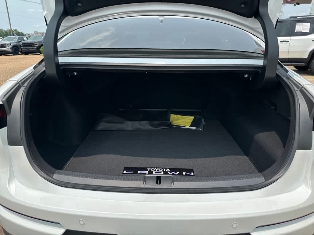 2025 Toyota Crown Platinum 8