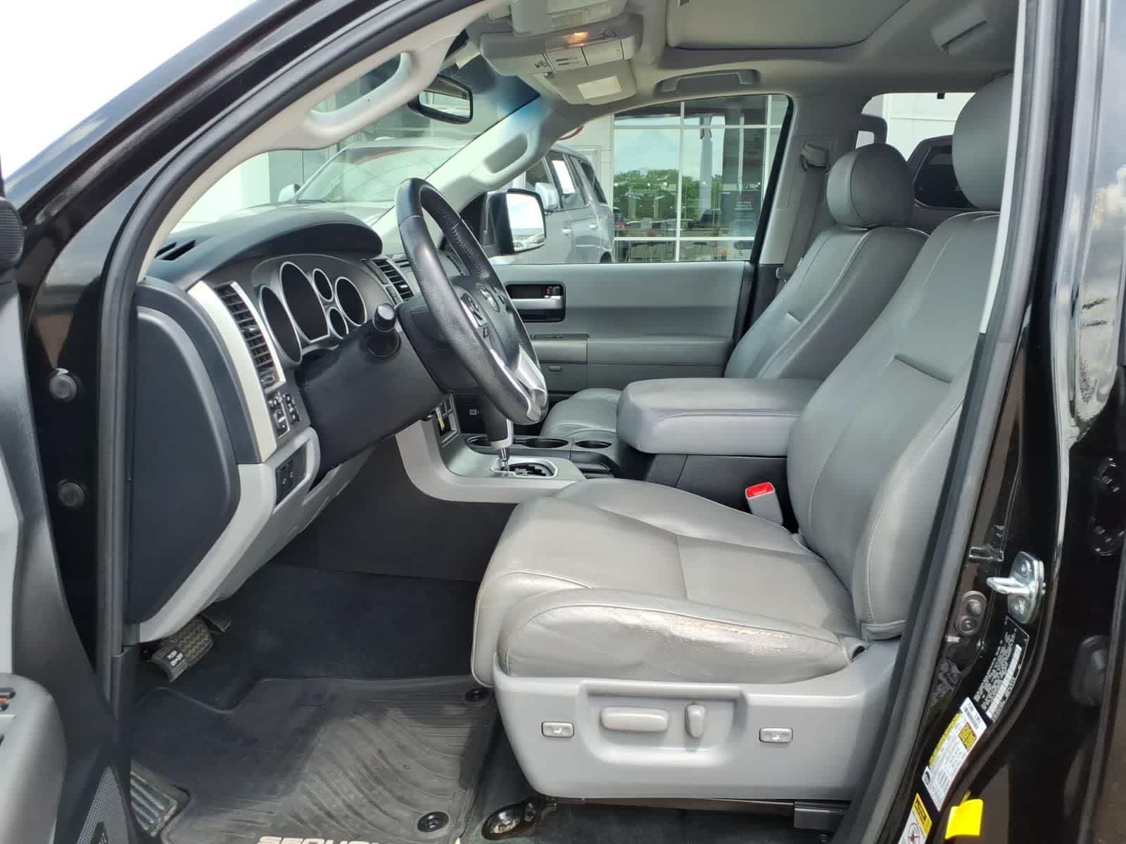 Thumbnail: 2014 Toyota Sequoia - 23
