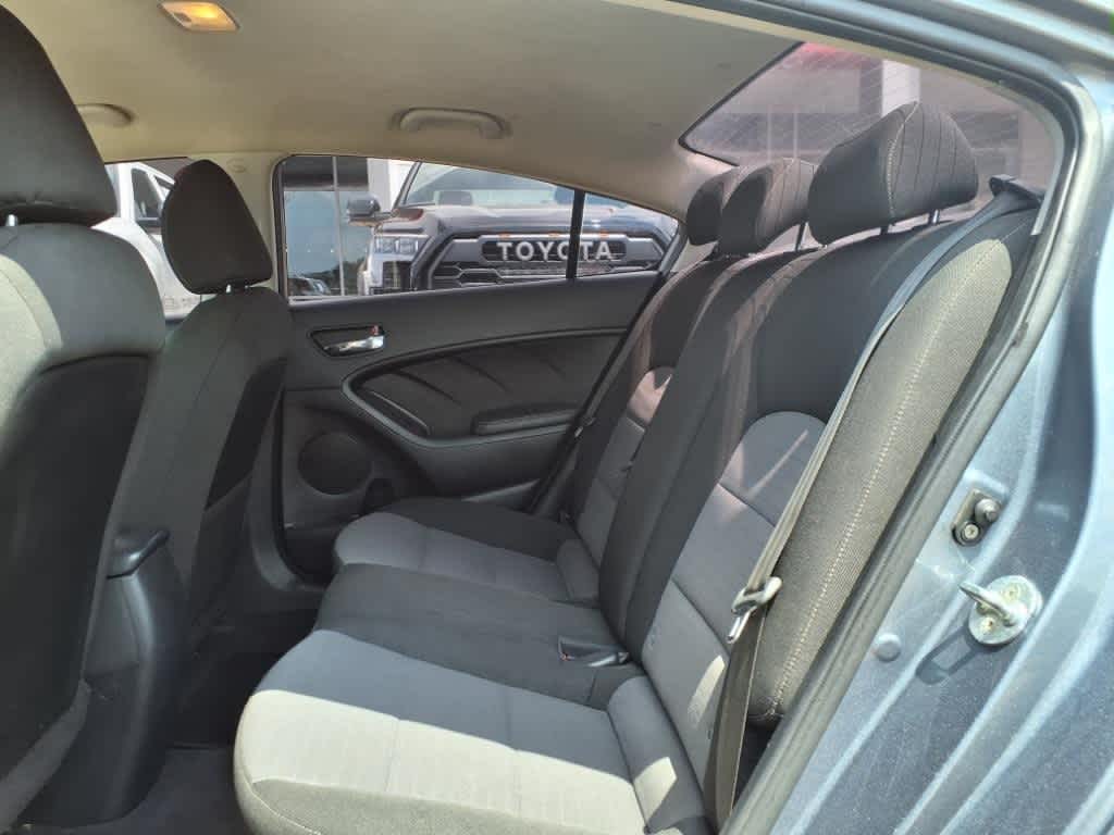 Thumbnail: 2017 Kia Forte - 26