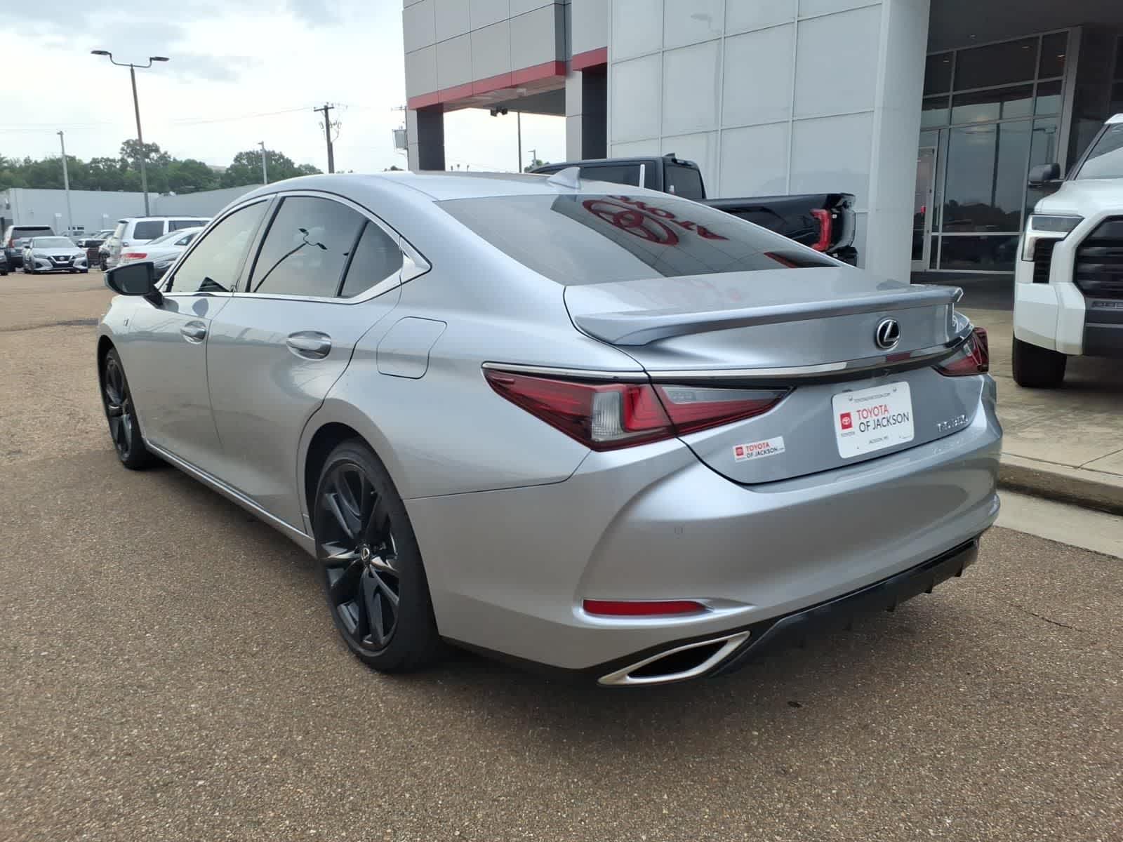 Thumbnail: 2022 Lexus ES - 7