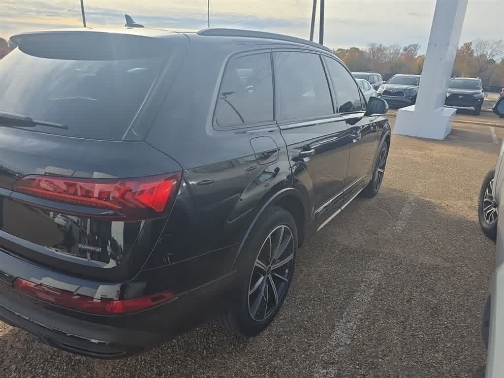 Thumbnail: 2023 Audi Q7 - 3