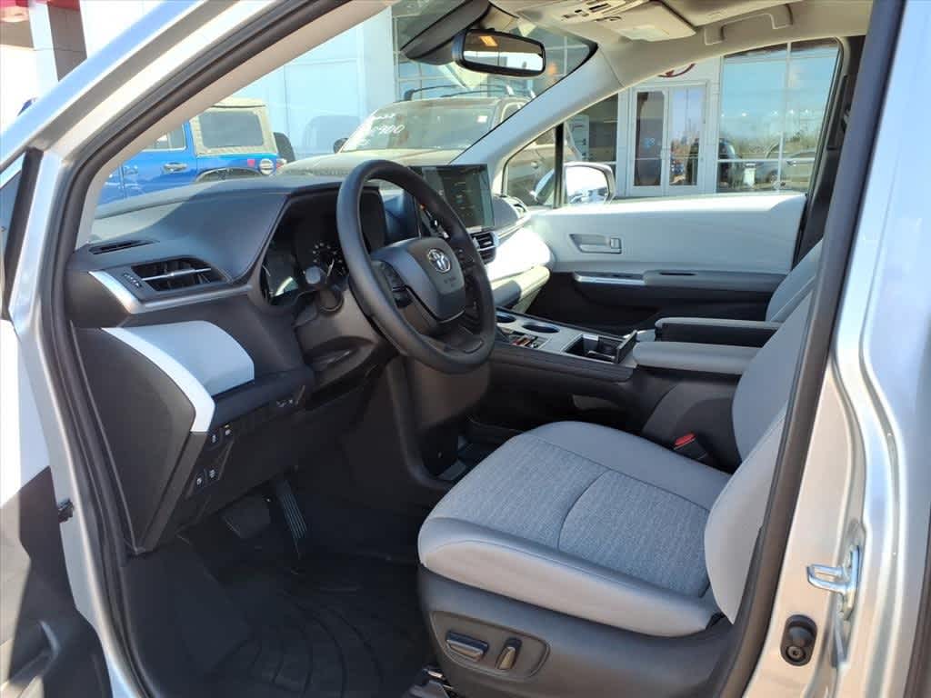 Thumbnail: 2025 Toyota Sienna - 26