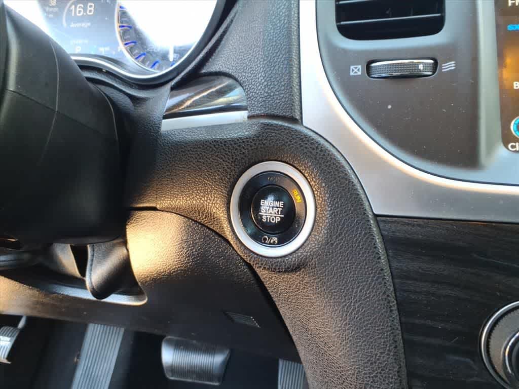 Thumbnail: 2019 Chrysler 300 - 17