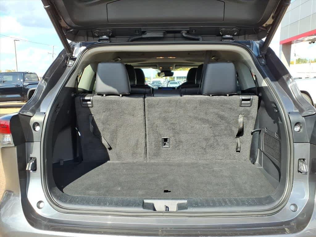 Thumbnail: 2023 Toyota Highlander - 8